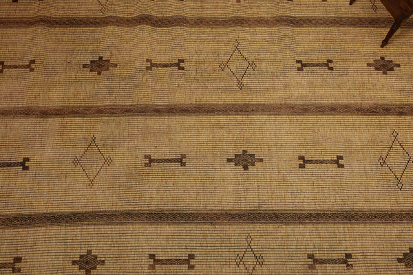 Large Blond Tuareg with Bone & Stepped Diamond Motif with 3 Broad Decorative Bands.....(9'4" x 15'7")