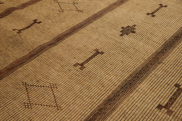 Large Blond Tuareg with Bone & Stepped Diamond Motif with 3 Broad Decorative Bands.....(9'4" x 15'7")