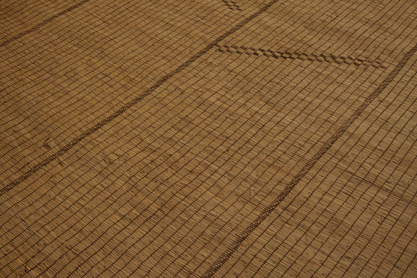 Light Coloured Medium Sized Simple Tuareg Carpet with Pin Stripping ............... (6'11''x 12'8'')