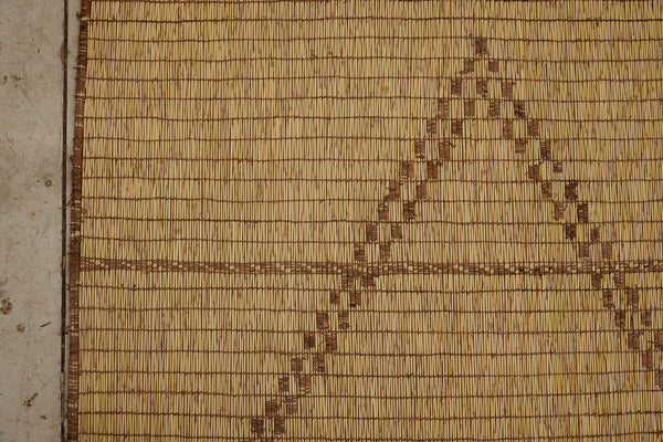 Medium Light Coloured Tuareg with 3 Bands Separating Floating Vs ............... (7'1''x 12'8'')