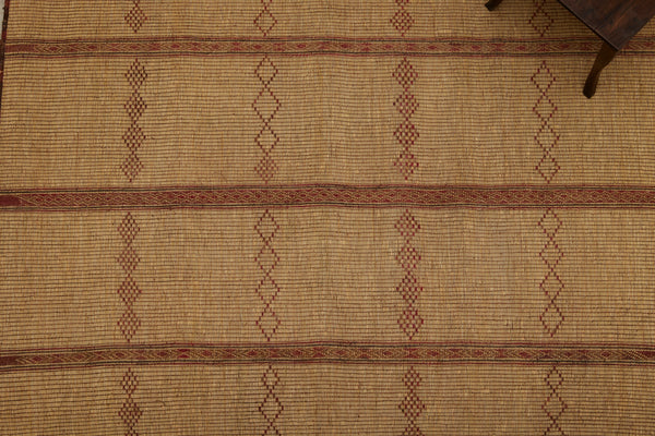 Small Finely Woven Light Coloured Tuareg Mat with Polychromed Patterned Bands ............... (7'1''x 9'4'')
