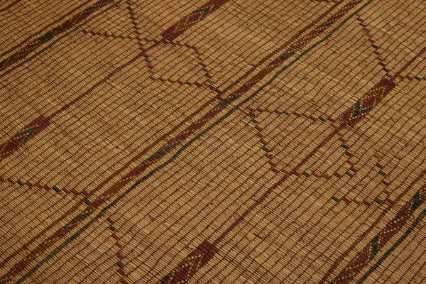 Small Early Tuareg Mat with Simple V & Diamond Pattern ............... (4'9''x 7'2'')
