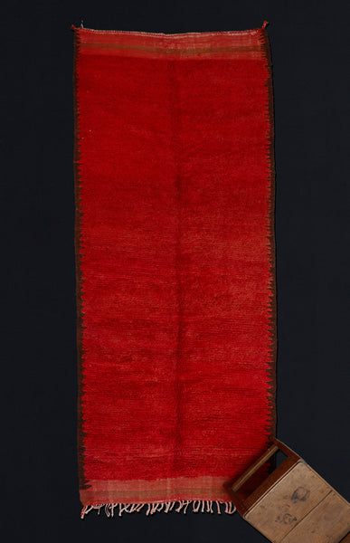 Long Rectangular Chichaoua Carpet with Brown Sawtooth Border ................... (4' 8'' x 11' 4'')