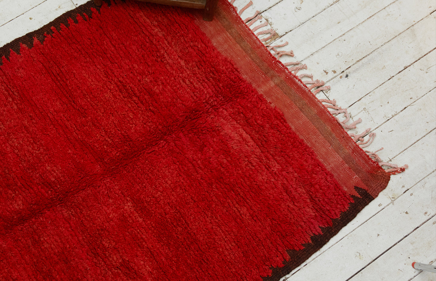 Long Rectangular Chichaoua Carpet with Brown Sawtooth Border ................... (4' 8'' x 11' 4'')