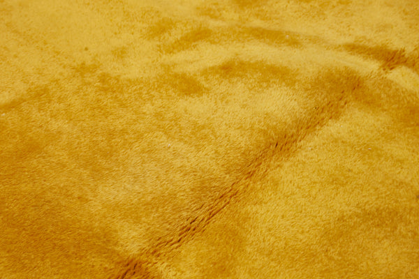 Medium Goldenrod Sparta Carpet ................ (7' x 9' 10'')