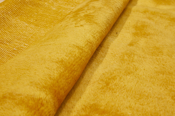 Medium Goldenrod Sparta Carpet ................ (7' x 9' 10'')