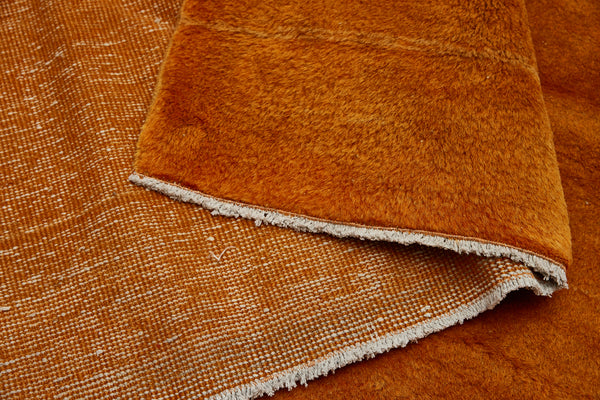 Medium Turmeric Sparta Carpet .......... (7' 2'' x 10' 5'')