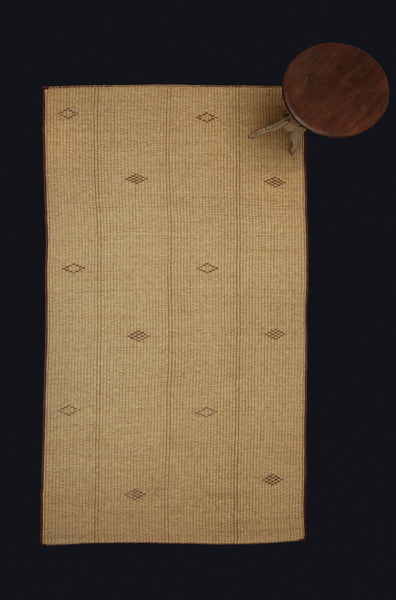 Light Colored Tuareg Mat with Simple Bands and Floating Diamonds .............. (8' 1'' x 15' 9'')