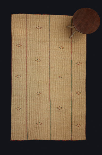 Light Colored Tuareg Mat with Floating Colored Diamonds .............. (8' 9'' x 15 '5'')
