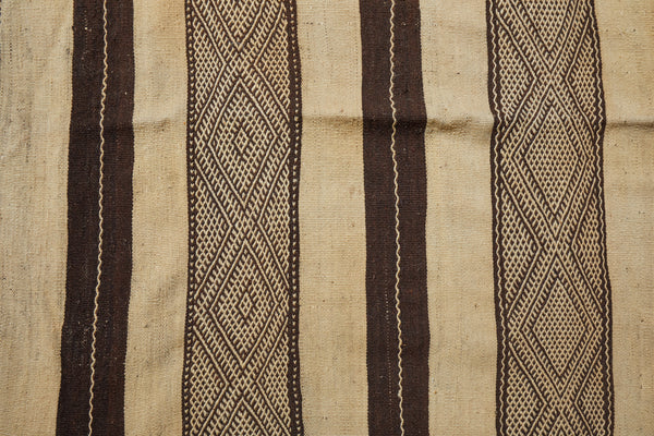 High Atlas Zennifi Black and White Carpet with Brocade Center ................................. (4' 6'' x 10' 7'')