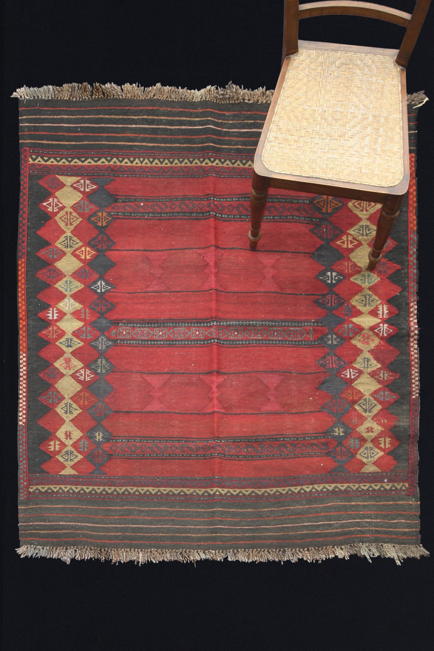 Sofra Carpet with Diamond Design (4' 6'' x 4' 11'')