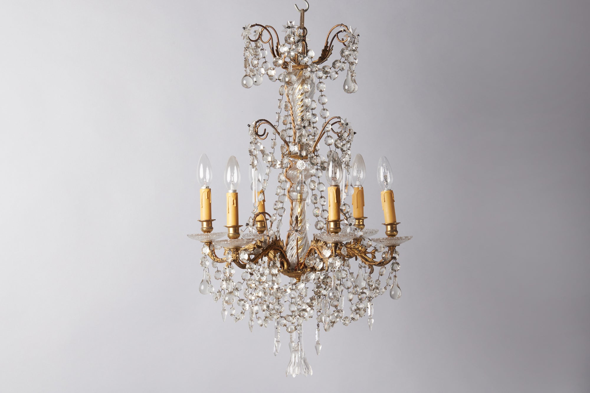 Early 20th Century French 3-Tier Crystal Chandelier with 6 Arms & Bellflower Finial