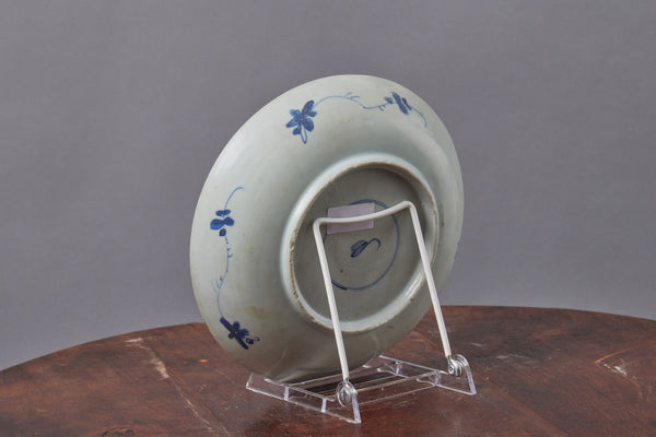 Mid 18th Century Blue & White Kangxi Plate With A Chrysanthemum Pattern