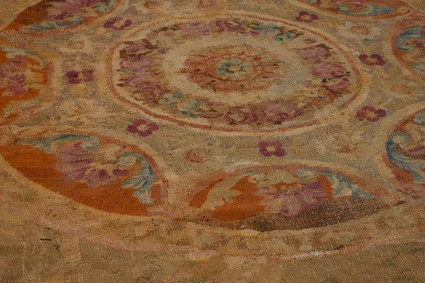 Large Late 18th Century Aubusson Medallion Carpet with Floral Motif Border .............. (11'4'' x 13'7'')