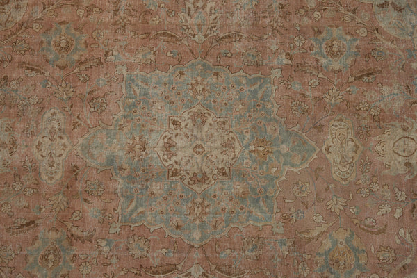 Large Finely Woven 19th Century Oushak in Apricot & French Blue.............. (8'8'' x 11'10'')