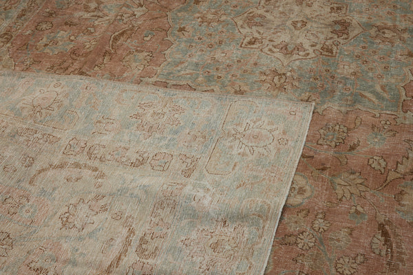 Large Finely Woven 19th Century Oushak in Apricot & French Blue.............. (8'8'' x 11'10'')