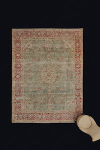 Large Mid 19th Century Oushak with Central Medallion .............. (9' x 11'10'')