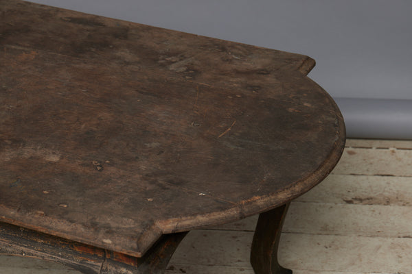 Shaped Top 19th Century Teak Coffee Table from Jakarta with Queen Anne Leg