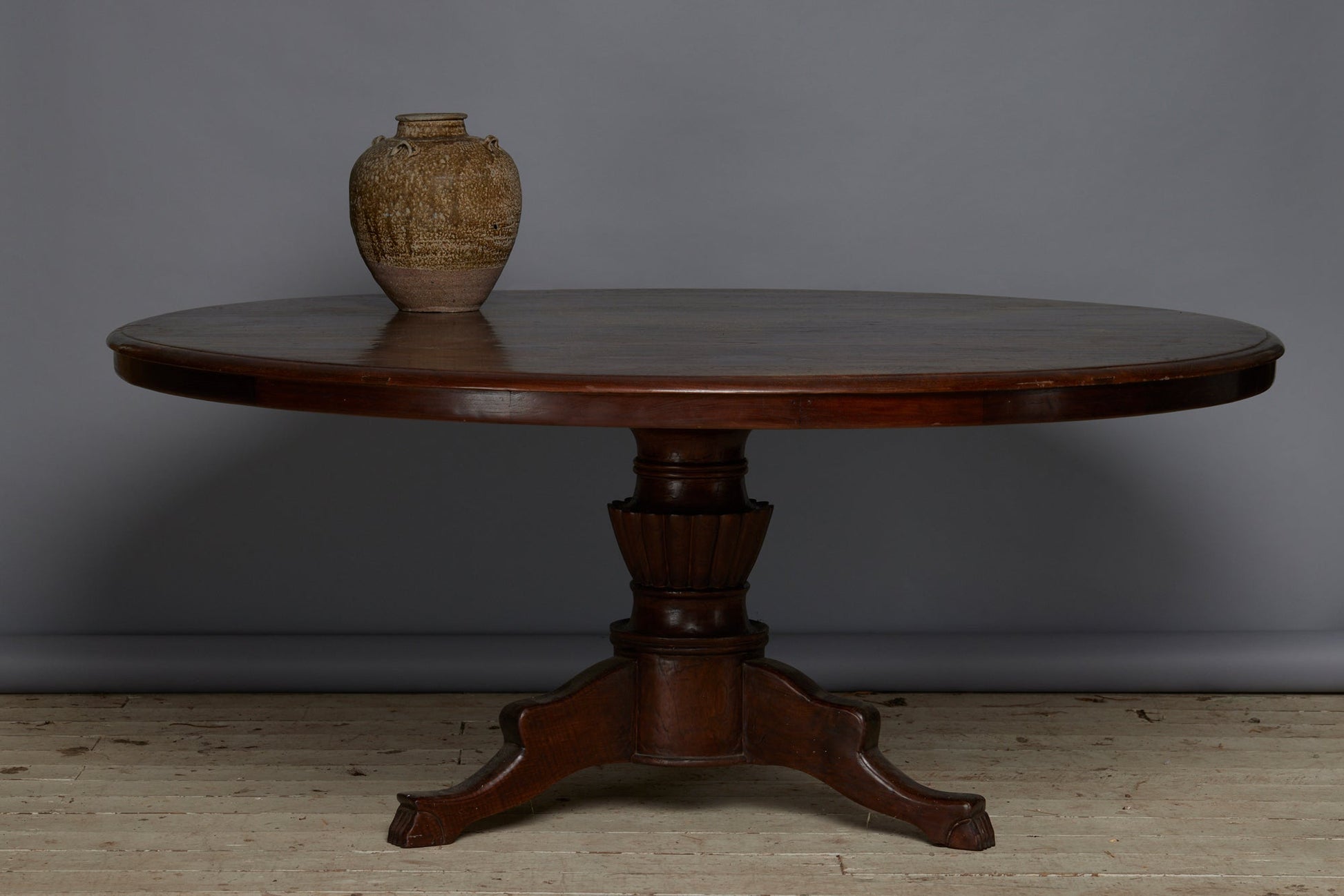 round-dutch-colonial-table 