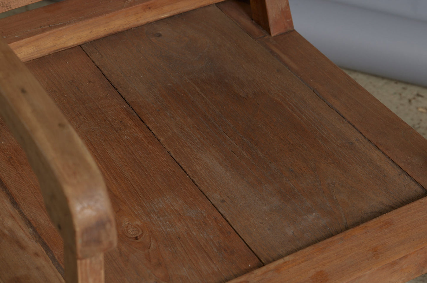 Early Dutch Colonial Teak Lounging Chair with Square Tapered Legs and Slatted Back from Sumatra