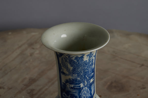 18th Century Kang XI Blue and White Mantle Garniture in Excellent Condition