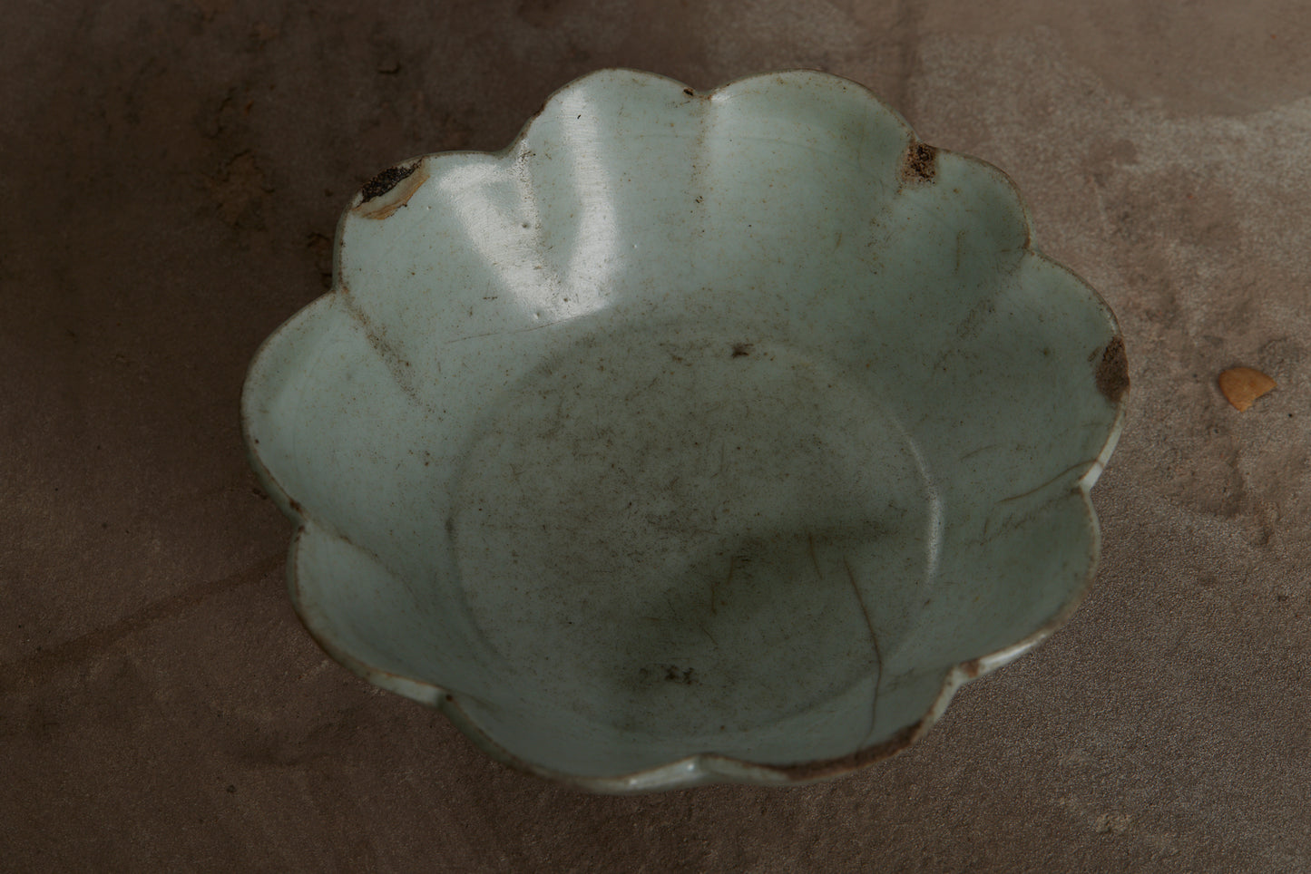 Yue Yuan Dynasty Small White Lotus Shaped Bowl with a Pale Celadon Glaze