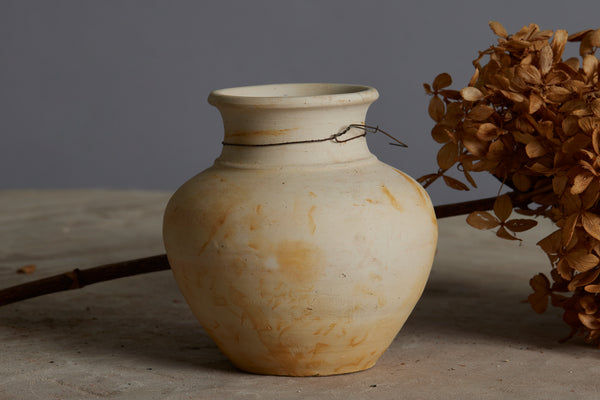 Small white Glaze Sung Dynasty Jar Discovered in the Musi River Basin in Sumatra