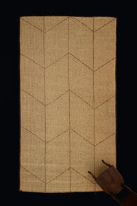 Medium Sized Light Coloured Tuareg with a Simple Herringbone Pattern ............... (7'1''x 13'7'')