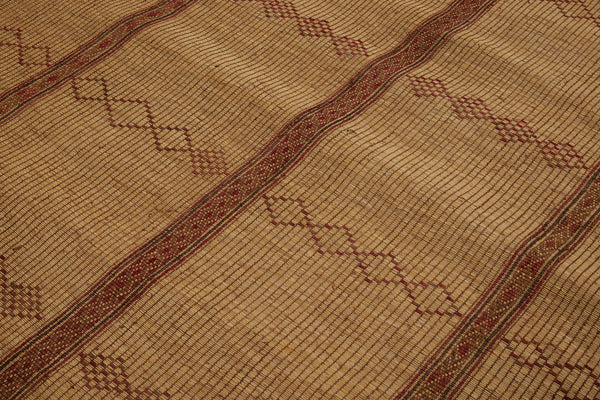 Small Finely Woven Light Coloured Tuareg Mat with Polychromed Patterned Bands ............... (7'1''x 9'4'')