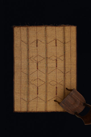 Small Early Tuareg Mat with Simple V & Diamond Pattern ............... (4'9''x 7'2'')