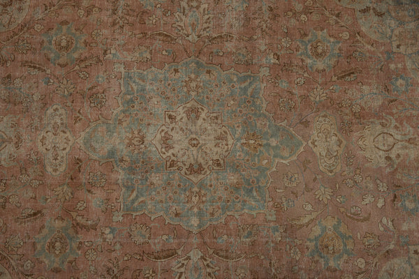 French Blue & Dusty Rose Classic Oushak with a Central Medallion Motif .............. (8'8'' x 11'10'')