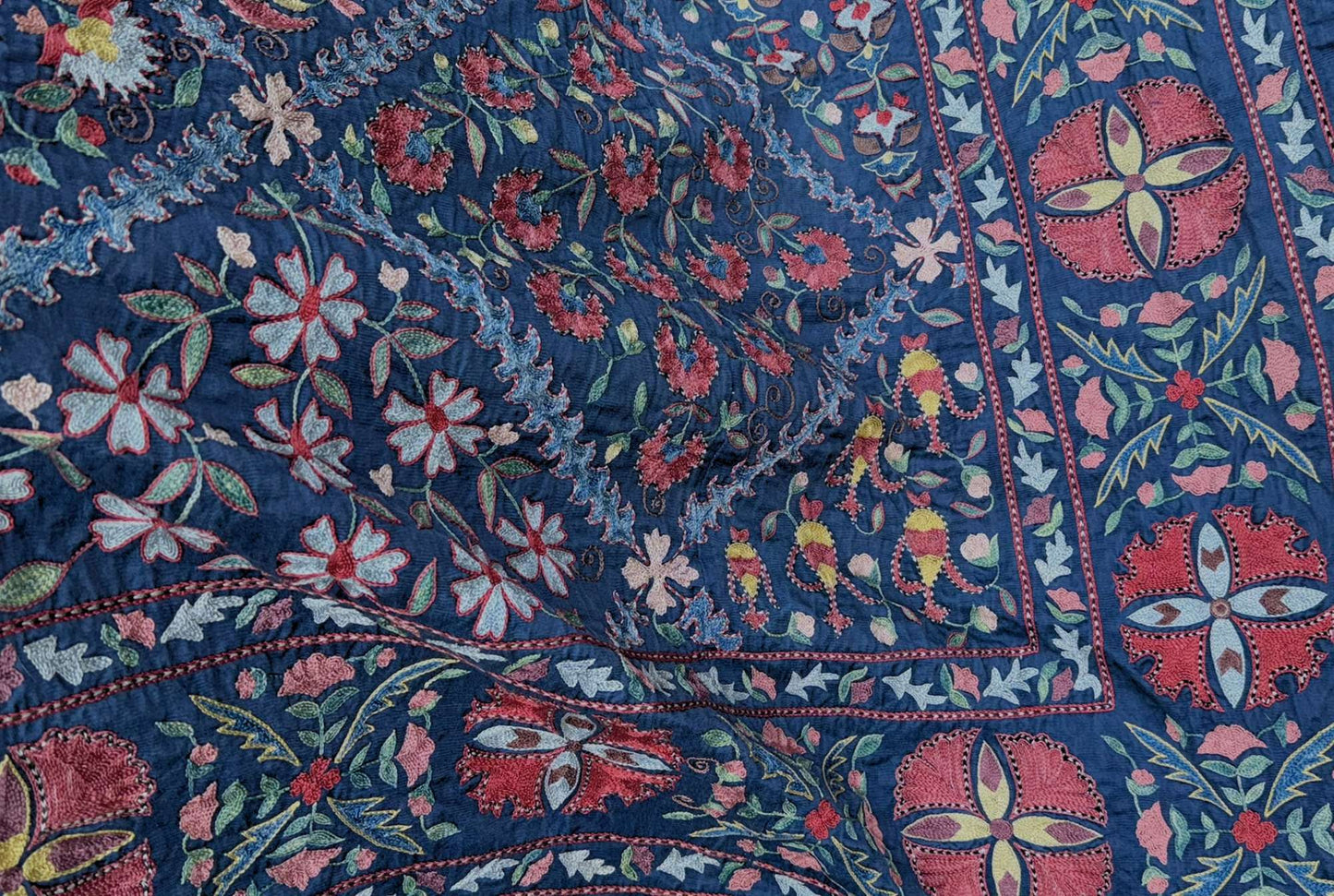 blue-king-floral-diamond-suzani