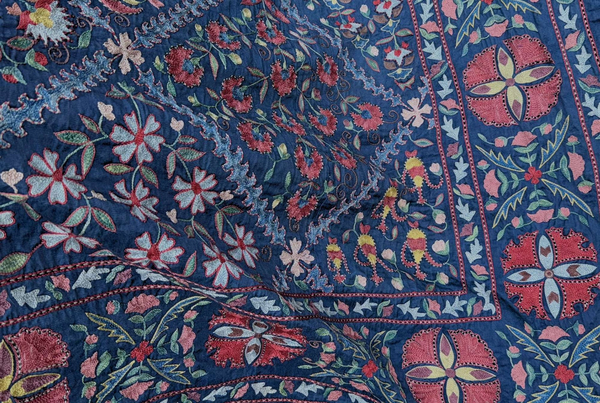 blue-king-floral-diamond-suzani