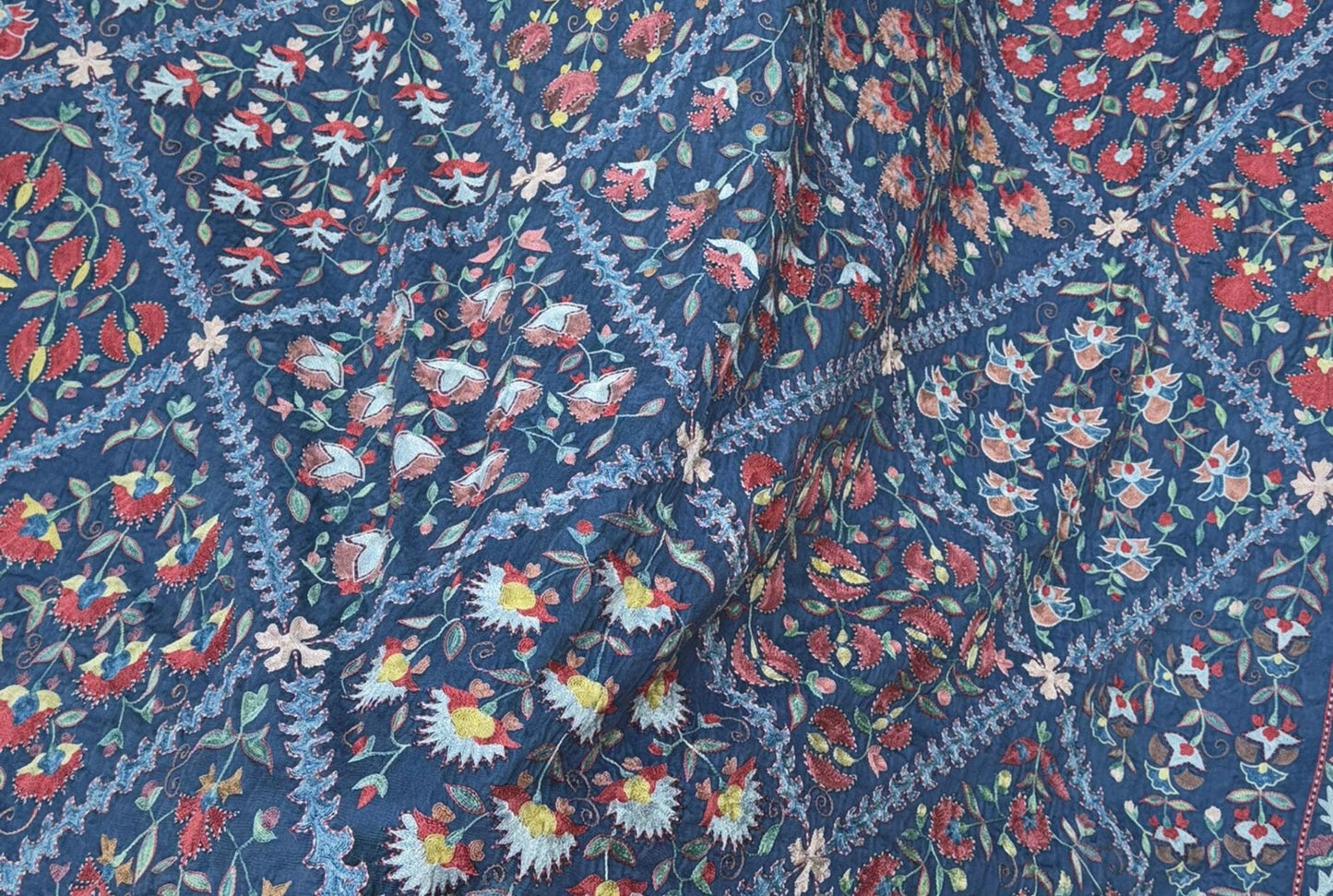 blue-king-floral-diamond-suzani