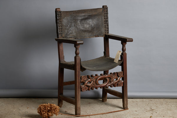 Late 17th - Early 18th Century Spanish Hall Chair