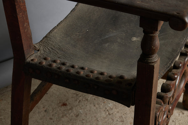Late 17th - Early 18th Century Spanish Hall Chair