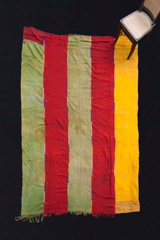 Green, Red And Yellow Perde ....................... (6' 11" x 10' 9")