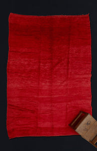 Large Red Field Chichaoua Carpet with Striations ................... (7' x 10' 8'')