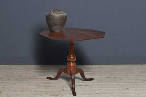 18th Century American Octagonal Tilt Top Table with Cabriole Legs