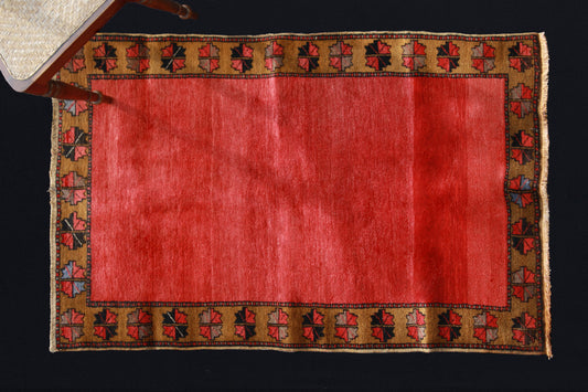 Sevas Red Center With Oliver Border ............... (3' 2'' x 5' 9'')